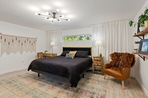 4 bedrooms, iron/ironing board, free WiFi, bed sheets
