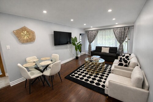 Newly Reno’d 3BR Bungalow w/ Backyard Volleyball Set—Near TTC & Rogers Stadium!