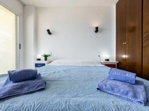 2 slaapkamers, een bureau