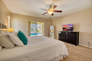3 bedrooms, desk, iron/ironing board, travel cot - VILLA SALTY ESCAPE - HEATED POOL | FAMILY FRIENDLY | BOAT RENTAL + TOURS VOUCHER INCL. (Cape Coral)