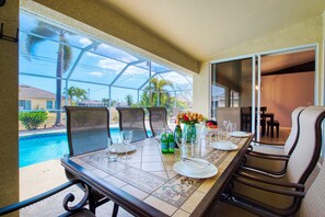 Dining - VILLA SALTY ESCAPE - HEATED POOL | FAMILY FRIENDLY | BOAT RENTAL + TOURS VOUCHER INCL. (Cape Coral)