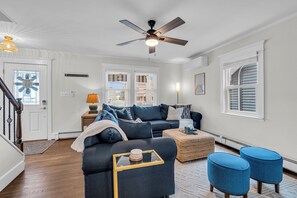 Smart TV, libri, monitor per computer