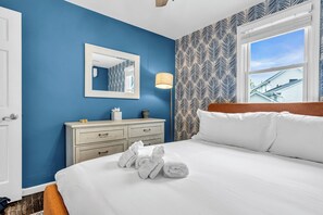 4 bedrooms, desk, iron/ironing board, free WiFi