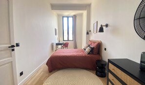 2 slaapkamers, een strijkplank/strijkijzer, wifi, beddengoed