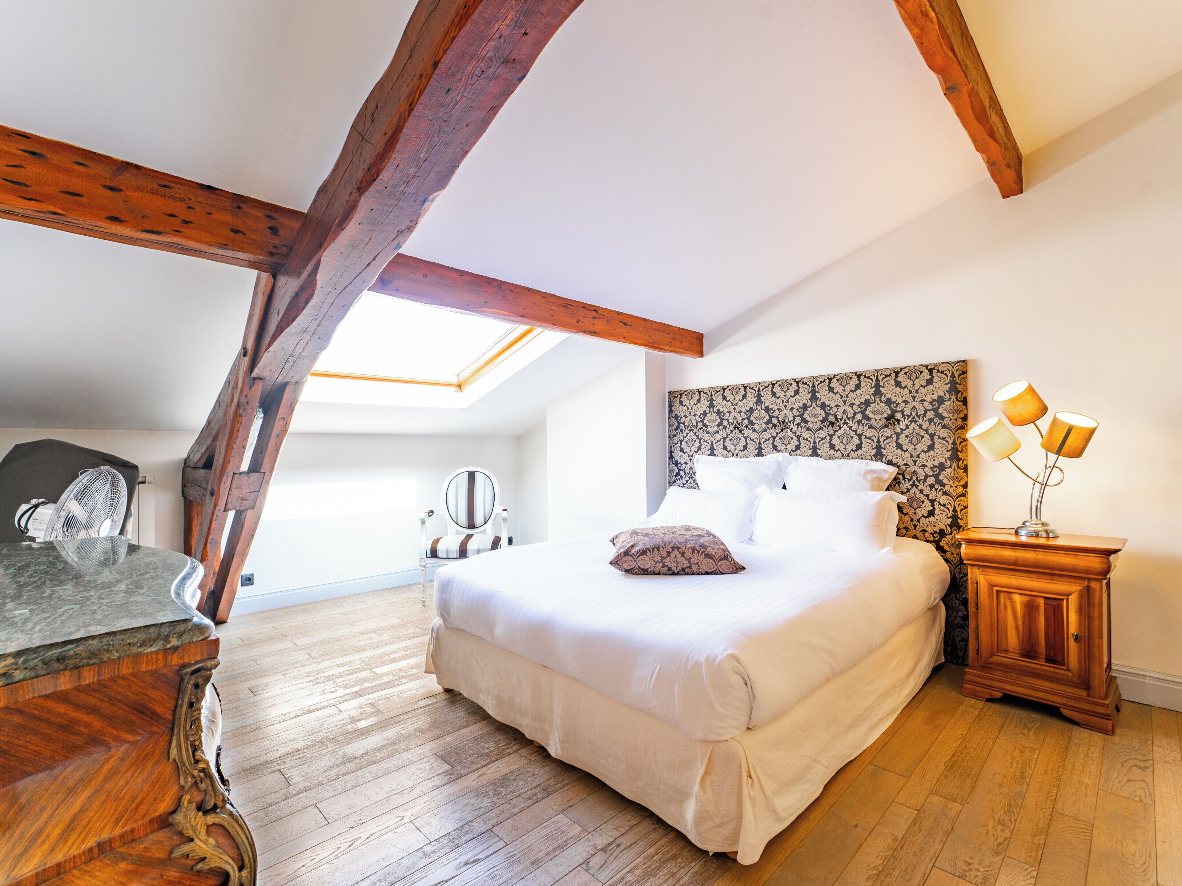 3 soverom, strykejern/-brett og sengetøy