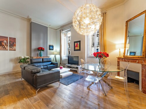 Beautiful Apartment in the Heart of Historic Saint-Michel District