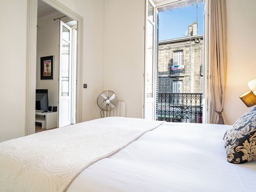 Elegant Apartment in the Heart of Historic Saint-Michel District