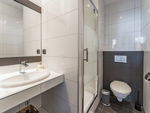 Een douche, een haardroger, handdoeken