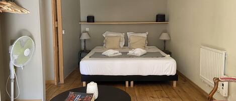 2 chambres, fer et planche à repasser, lit de bébé portatif, Wi-Fi