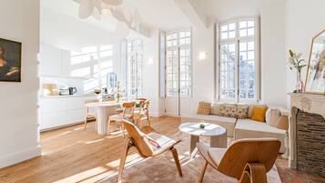 Télévision, cheminée