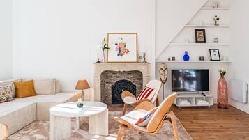 Télévision, cheminée