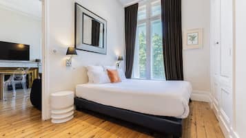 2 bedrooms, iron/ironing board, travel cot, WiFi