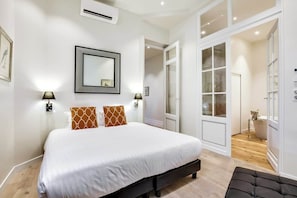 2 chambres, fer et planche à repasser, Wi-Fi, draps fournis