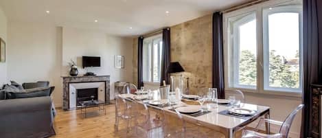 تناول الطعام