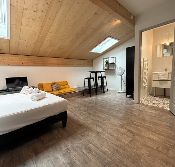 1 bedroom, iron/ironing board, WiFi, bed sheets