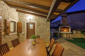 屋外ダイニングエリア