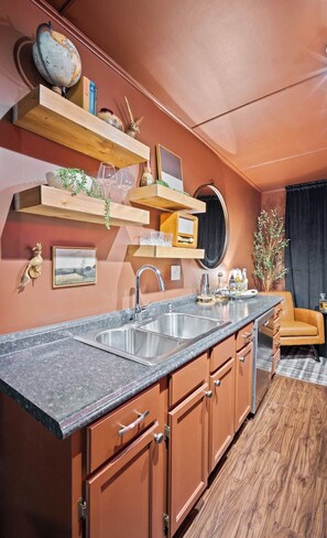 Interior - HOT TUB ~Bourbon Duplex ~ 5mins to Buffalo Trace / Walking distance to downtown (Frankfort)