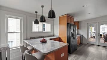 KylskÄp, mikrovÄgsugn, ugn och spishÀll