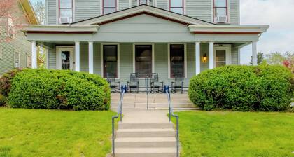 Unwind at Our Bourbon Duplex w/ Hot Tub / Walk to Downtown / Near Buffalo Trace