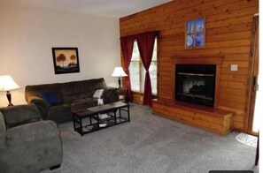 Smart TV y chimenea 