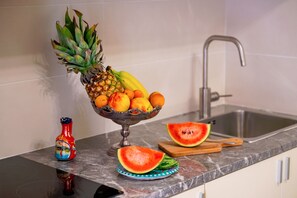 Kochgeschirr/Geschirr/Besteck