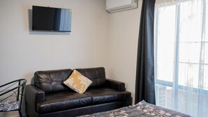 Interior - Superior Queen Room Studio (christchurch)