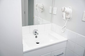 Douche, serviettes fournies