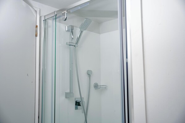 Shower, towels