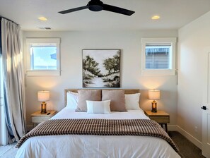 3 bedrooms, iron/ironing board, WiFi, bed sheets