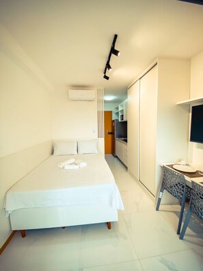 1 dormitorio, tabla de planchar con plancha, wifi y ropa de cama