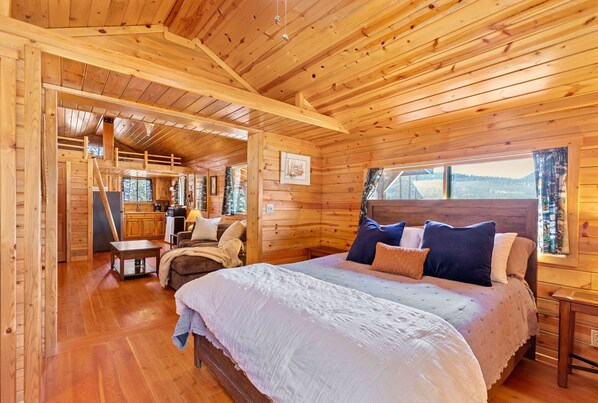 1 bedroom, WiFi, bed sheets - Cozy cabin in charming Saint Regis with AC, Wi-Fi fishing shopping and much more (Saint Regis)