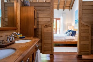 5 bedrooms, in-room safe, iron/ironing board