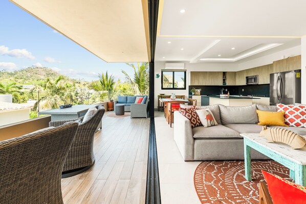 Télévision, table de tennis de table