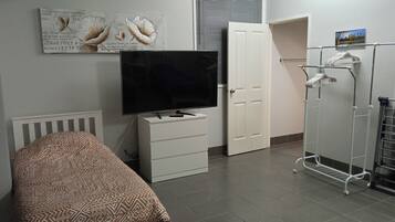 1 bedroom, free WiFi, bed sheets