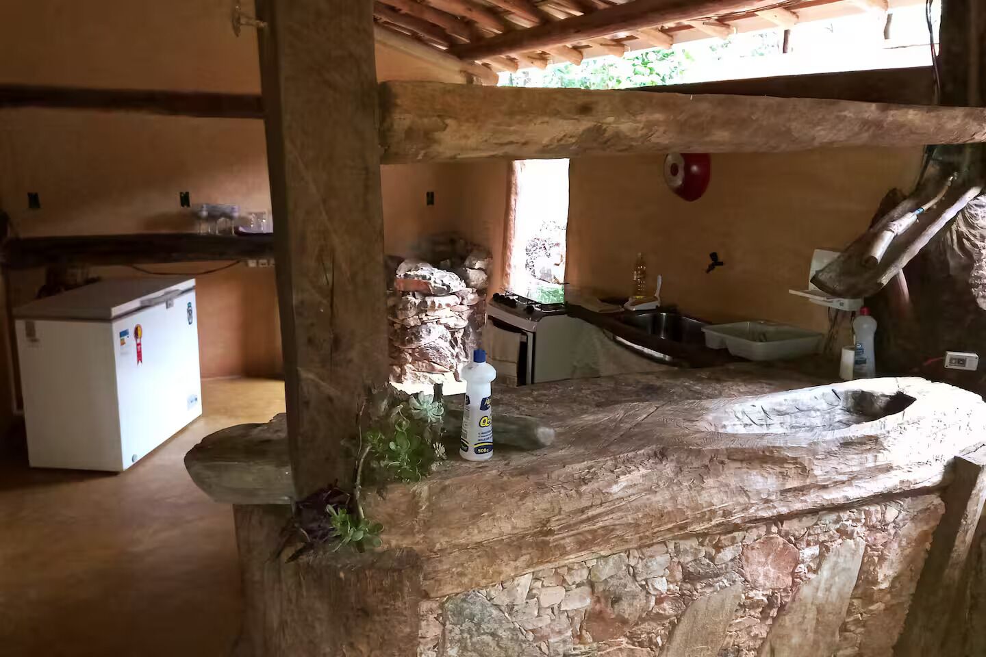 Een microgolfoven, een kookplaat