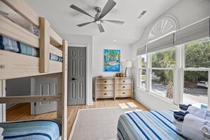 4 bedrooms, desk, iron/ironing board, free WiFi