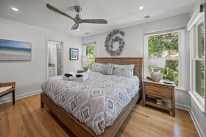 4 bedrooms, desk, iron/ironing board, free WiFi