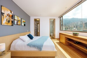 2 habitaciones, tabla de planchar con plancha, cuna de viaje y wifi