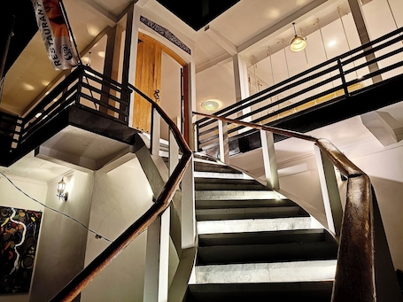 住宿正面 - 傍晚/夜晚