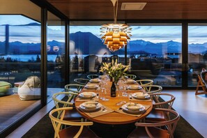 Villa Luxe, 6 chambres, vue lac | Salle à manger