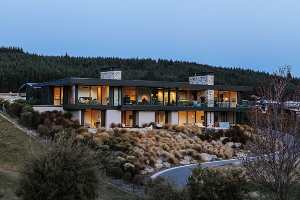 Exterior - Ridgecrest - Lake Views - Sleeps 12 (Wanaka)