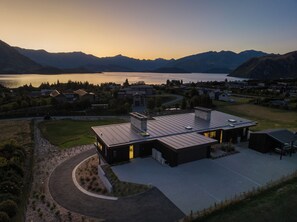 Exterior - Ridgecrest - Lake Views - Sleeps 12 (Wanaka)