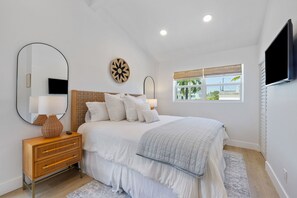 3 bedrooms, desk, travel cot, free WiFi - New! Fully Renovated Luxurious Villa in SoSo with Pool in West Palm Beach (West Palm Beach)