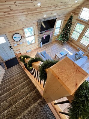 Fireplace, table football - NEW CABIN near Lake Arrowhead (Nekoosa)