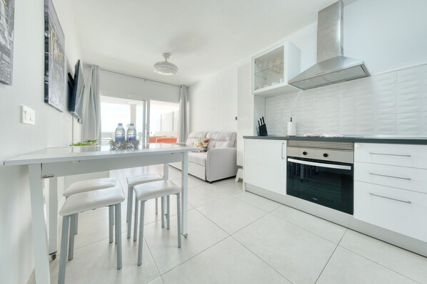 Fridge, microwave, oven, coffee/tea maker