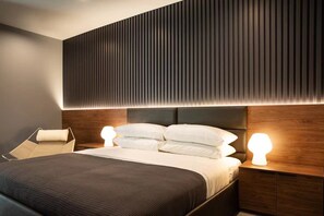 3 slaapkamers, een strijkplank/strijkijzer, gratis wifi, beddengoed