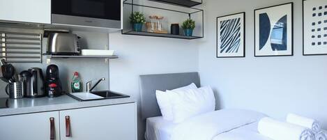 1 Schlafzimmer, Schreibtisch, Bügeleisen/Bügelbrett, Reisekinderbett