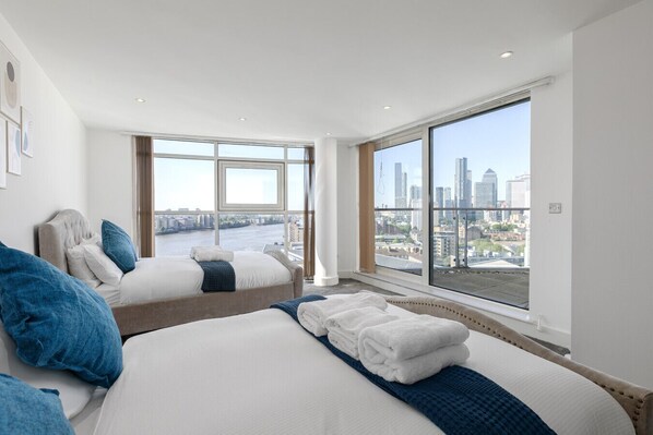 2 bedrooms, desk, iron/ironing board, travel crib