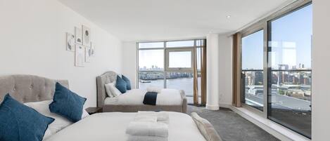 2 Schlafzimmer, Schreibtisch, Bügeleisen/Bügelbrett, Reisekinderbett