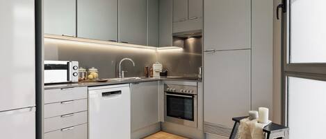 Frigorifero, microonde, forno, piano cottura